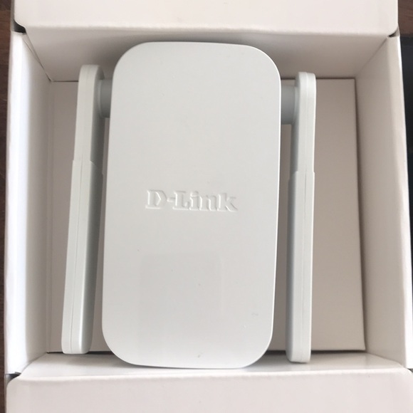 D-Link AC1200 mesh wifi wi-fi range extender - Picture 2 of 3